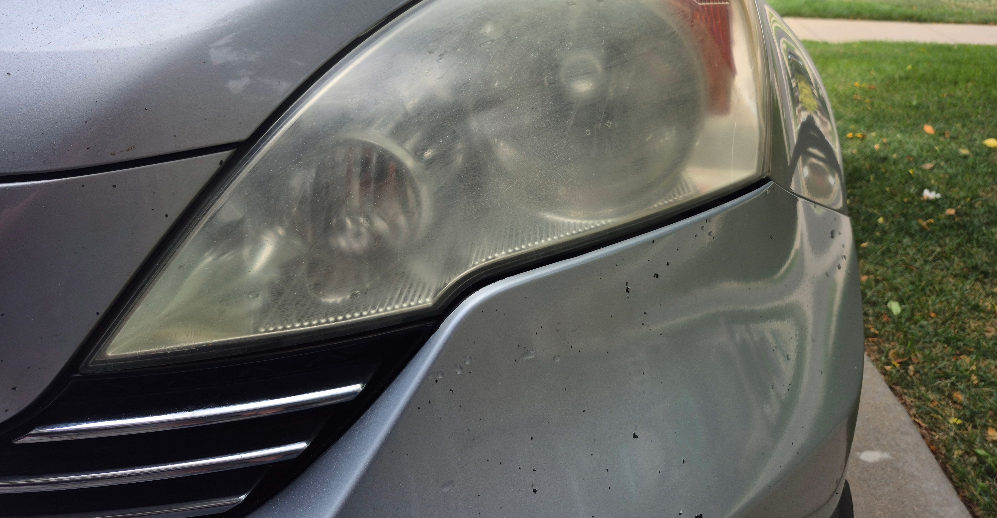 2009 Honda CR-V oxidized headlight before restoration